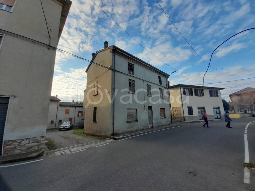 casa indipendente in vendita ad Alta Val Tidone