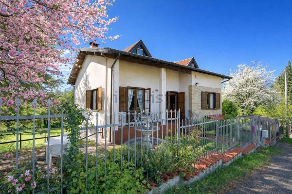 casa indipendente in vendita ad Alta Val Tidone in zona Nibbiano