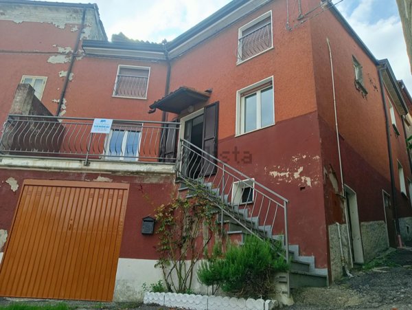 casa indipendente in vendita ad Alta Val Tidone in zona Trebecco