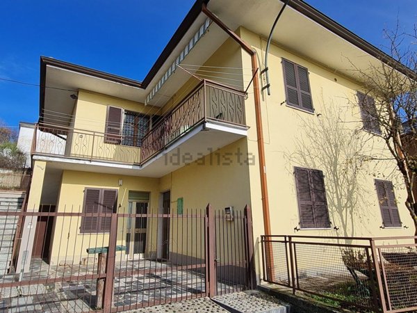 casa indipendente in vendita ad Alta Val Tidone