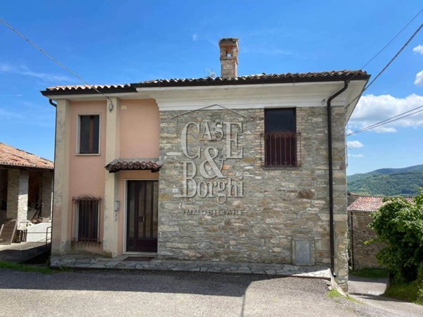 casa indipendente in vendita ad Alta Val Tidone