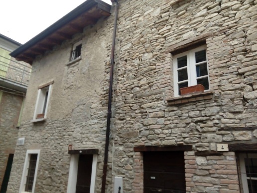 appartamento in vendita ad Alta Val Tidone in zona Pecorara