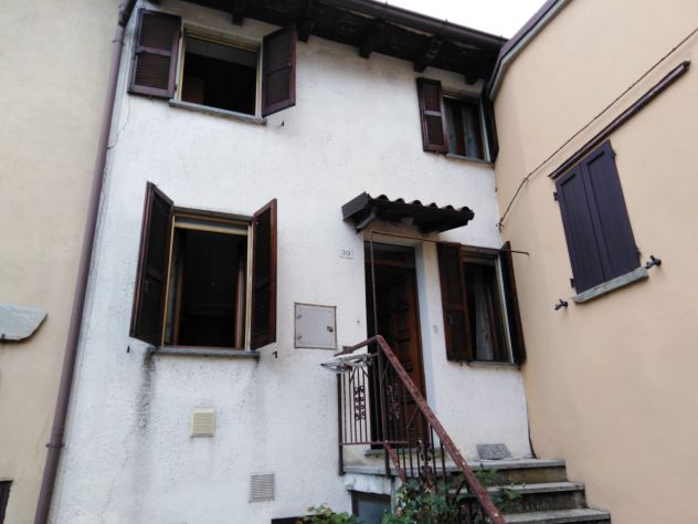 casa indipendente in vendita ad Alta Val Tidone in zona Trebecco