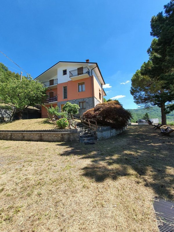 casa indipendente in vendita ad Alta Val Tidone