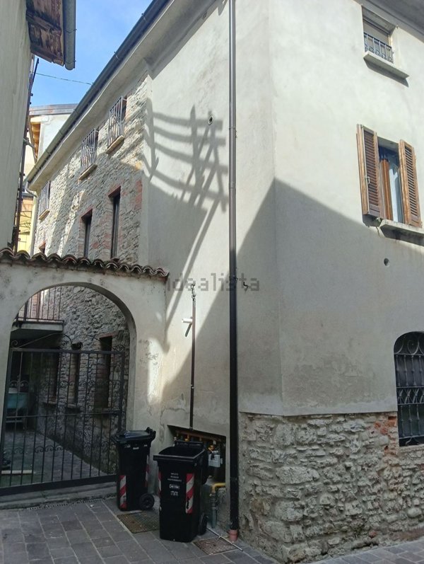 appartamento in vendita ad Alta Val Tidone in zona Nibbiano