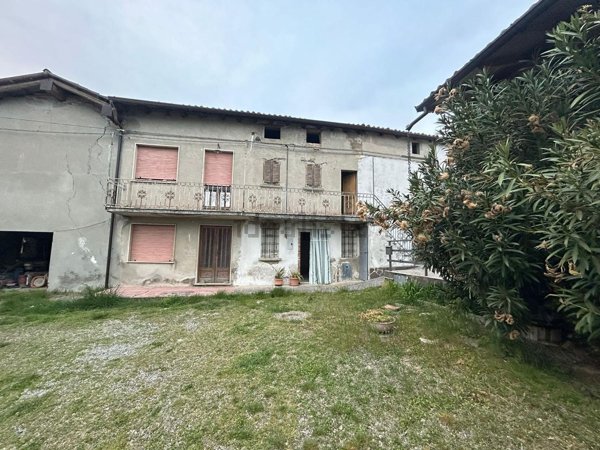 casa indipendente in vendita ad Alta Val Tidone in zona Nibbiano