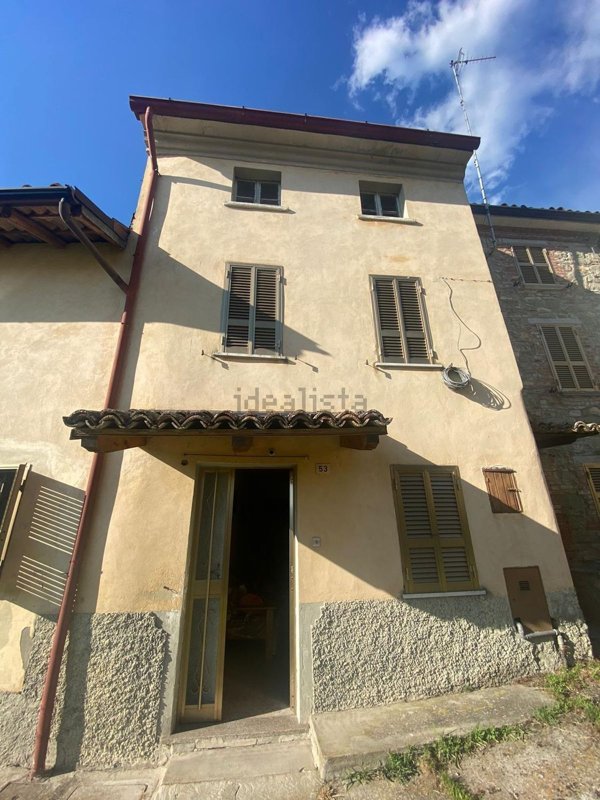 appartamento in vendita ad Alta Val Tidone in zona Trebecco