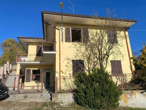 appartamento in vendita ad Alta Val Tidone in zona Costalta