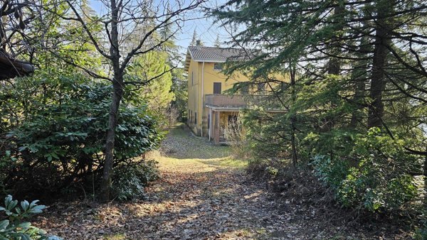 casa indipendente in vendita ad Alta Val Tidone in zona Nibbiano