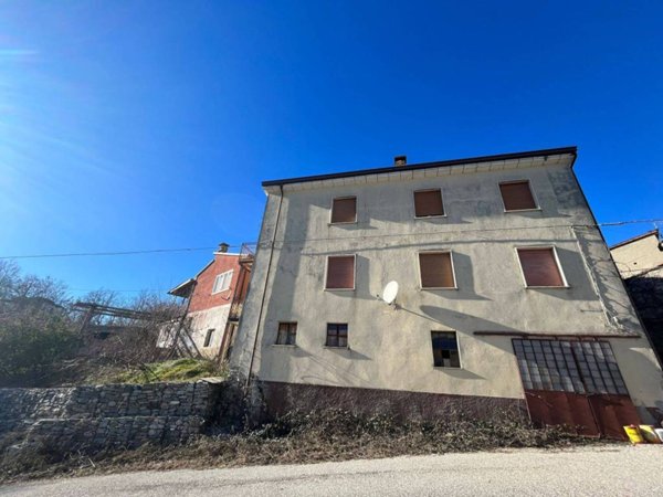 casa indipendente in vendita ad Alta Val Tidone