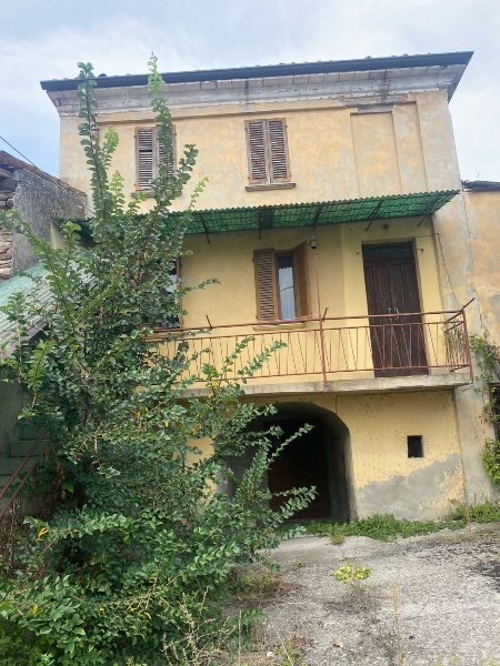 appartamento in vendita ad Alta Val Tidone in zona Caminata