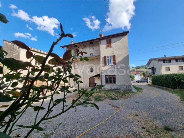 casa indipendente in vendita ad Alta Val Tidone