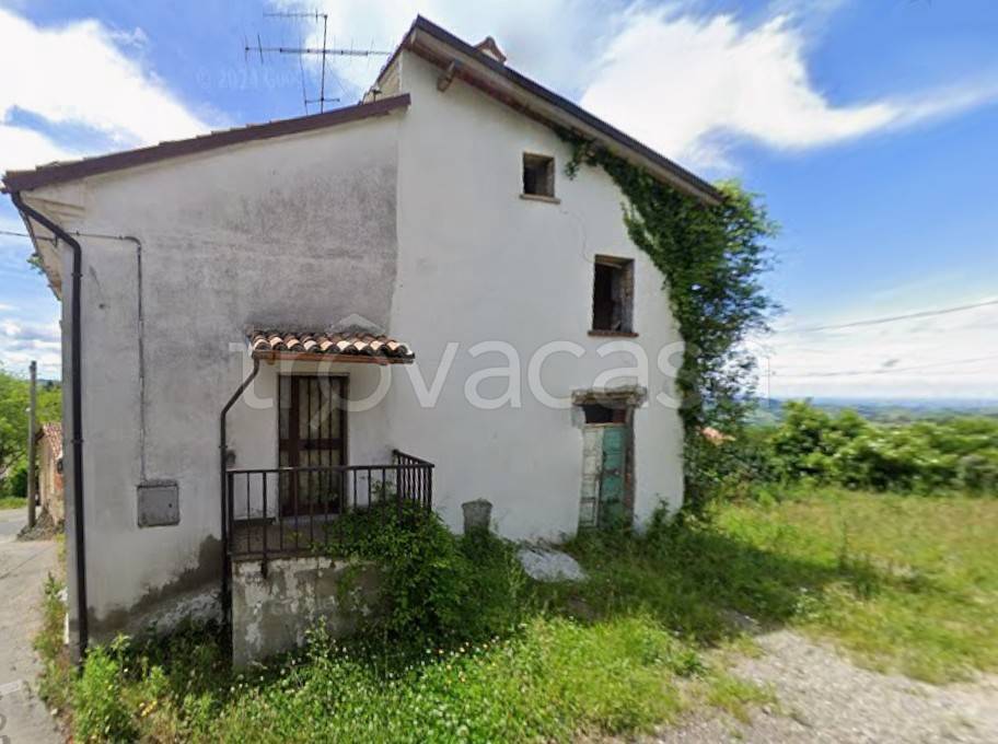 casa indipendente in vendita ad Alta Val Tidone