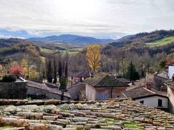 intera palazzina in vendita ad Alta Val Tidone in zona Nibbiano