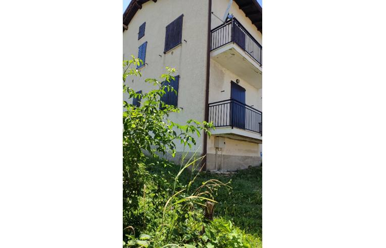 casa indipendente in vendita ad Alta Val Tidone