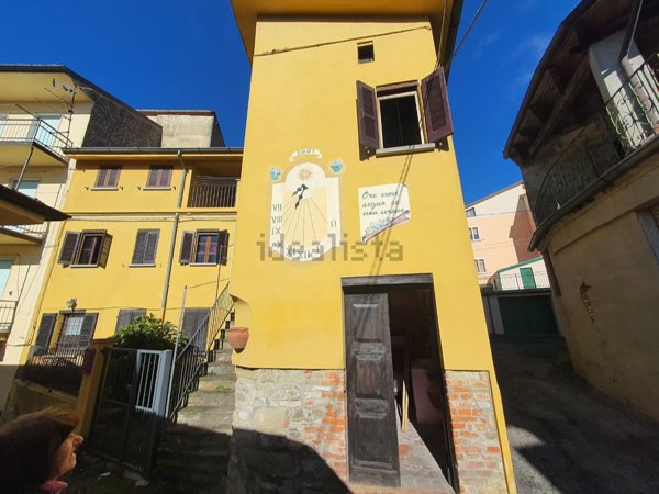casa semindipendente in vendita ad Alta Val Tidone in zona Trebecco