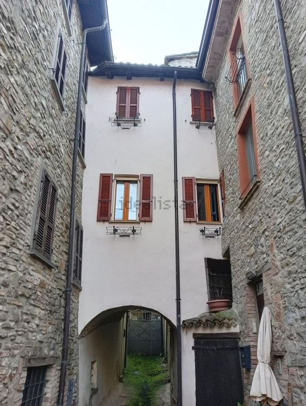 appartamento in vendita ad Alta Val Tidone in zona Nibbiano