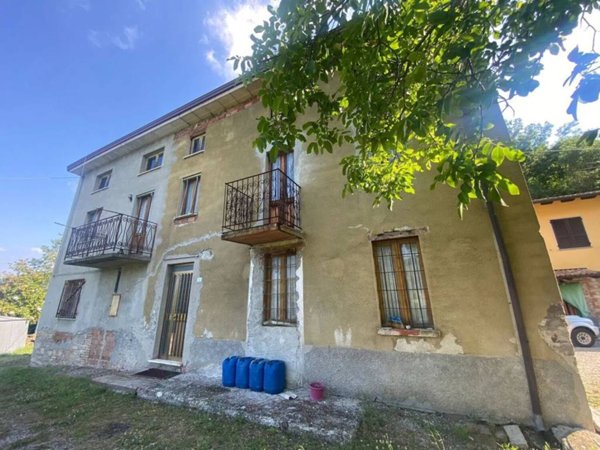 casa indipendente in vendita ad Alta Val Tidone
