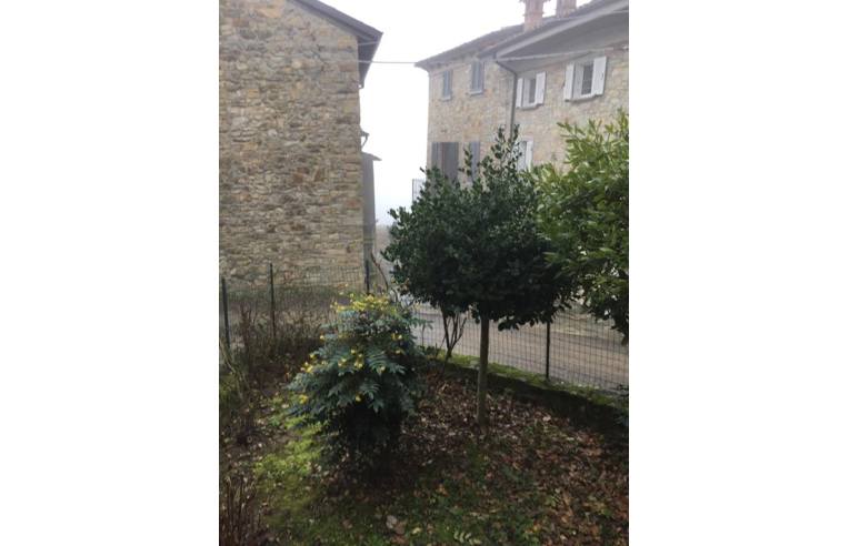 casa indipendente in vendita ad Alta Val Tidone in zona Pecorara