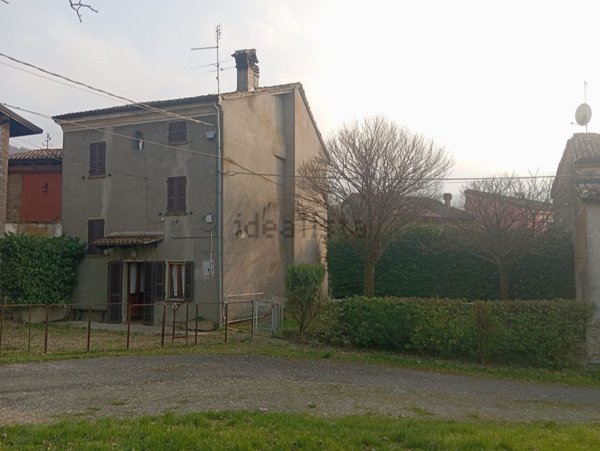 casa indipendente in vendita ad Alta Val Tidone
