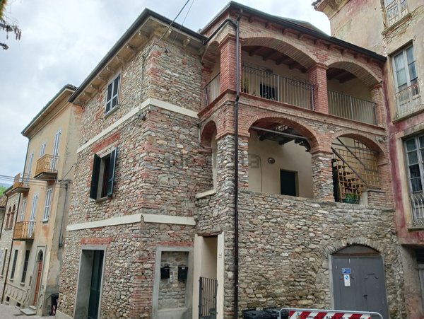 appartamento in vendita ad Alta Val Tidone in zona Nibbiano