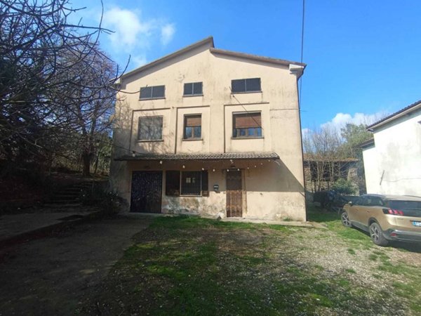 casa indipendente in vendita ad Alta Val Tidone in zona Trevozzo