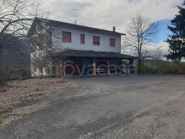 casa indipendente in vendita ad Alta Val Tidone