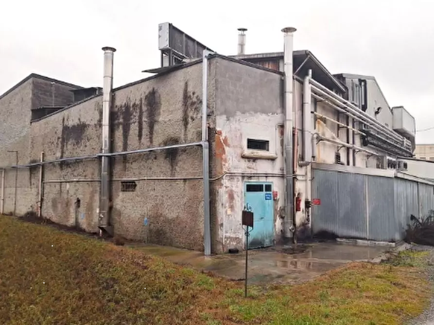capannone in vendita ad Alta Val Tidone in zona Strà