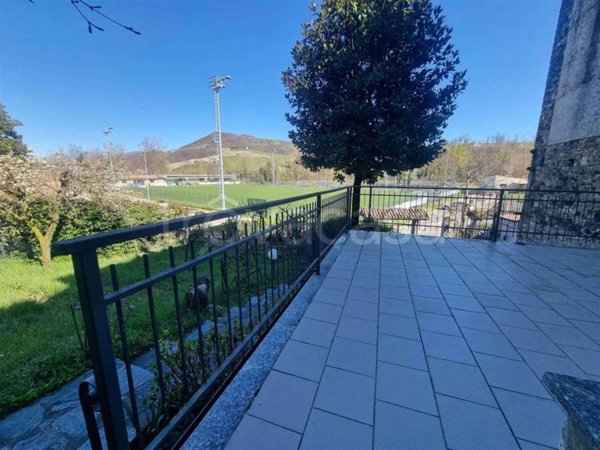 casa indipendente in vendita ad Alta Val Tidone in zona Nibbiano
