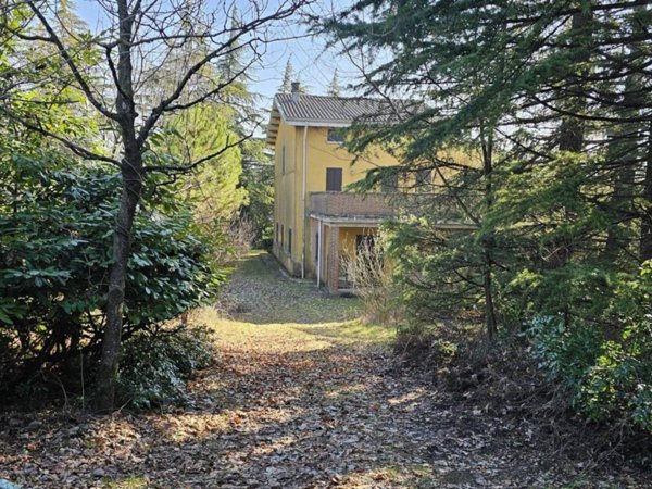 casa indipendente in vendita ad Alta Val Tidone in zona Nibbiano