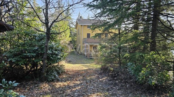 casa indipendente in vendita ad Alta Val Tidone in zona Nibbiano