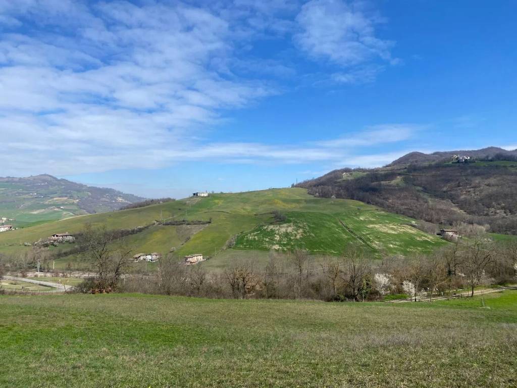 terreno agricolo in vendita ad Alta Val Tidone