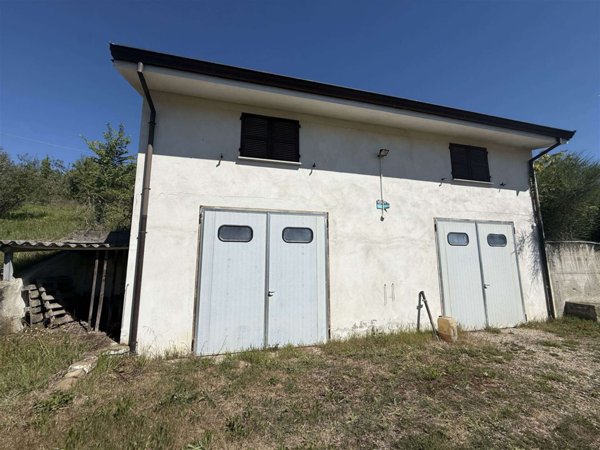casa indipendente in vendita ad Alta Val Tidone in zona Costalta