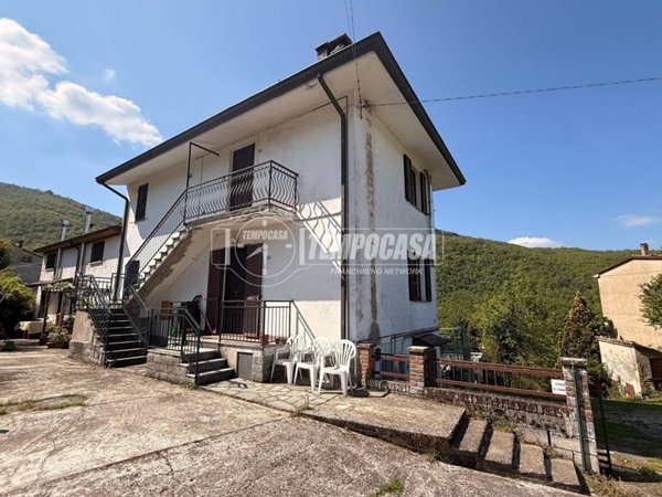 appartamento in vendita ad Alta Val Tidone in zona Sevizzano