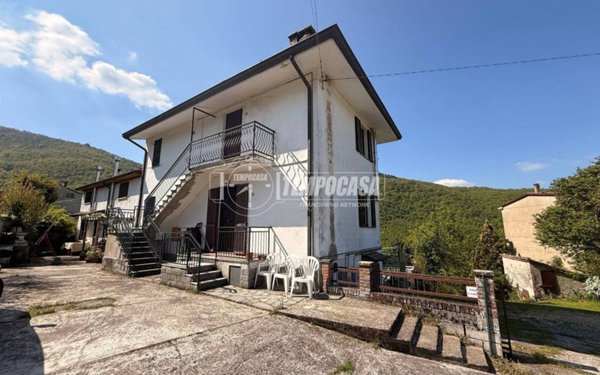 appartamento in vendita ad Alta Val Tidone in zona Sevizzano