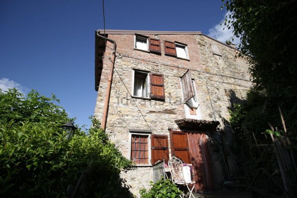 appartamento in vendita ad Alta Val Tidone in zona Tassara
