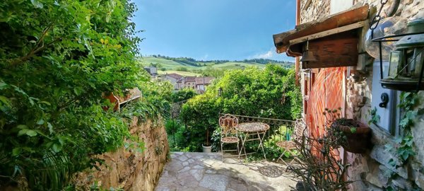 appartamento in vendita ad Alta Val Tidone in zona Tassara