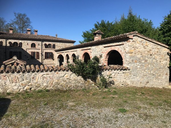 locale di sgombero in vendita ad Alta Val Tidone