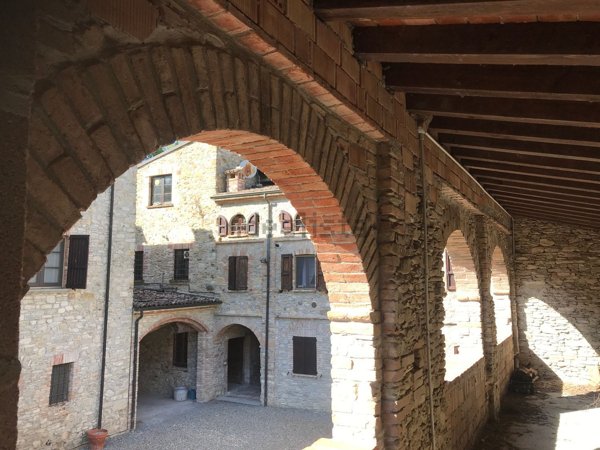 locale di sgombero in vendita ad Alta Val Tidone