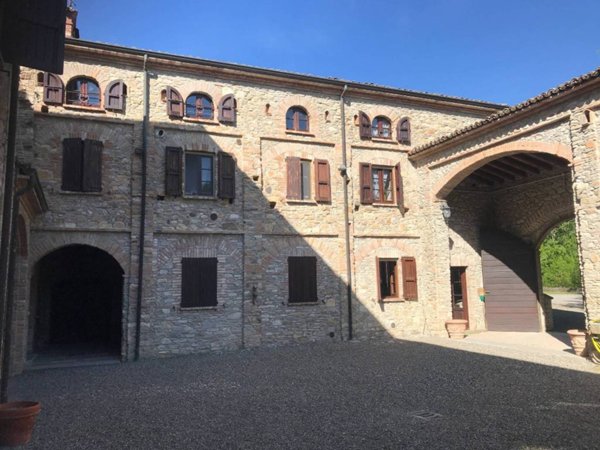 casa indipendente in vendita ad Alta Val Tidone