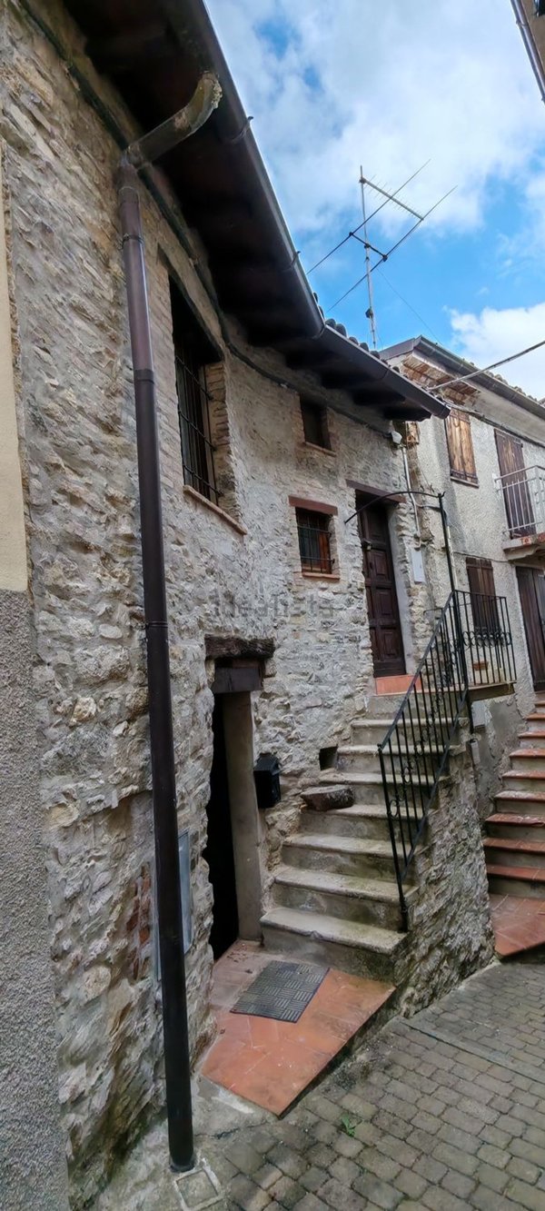 quadrivano in vendita ad Alta Val Tidone in zona Caminata