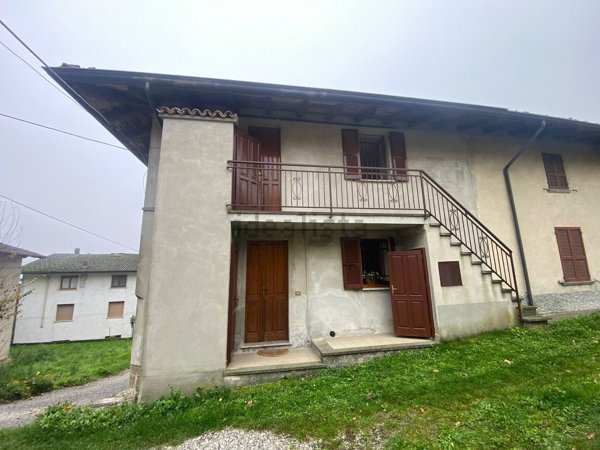 appartamento in vendita ad Alta Val Tidone in zona Pecorara