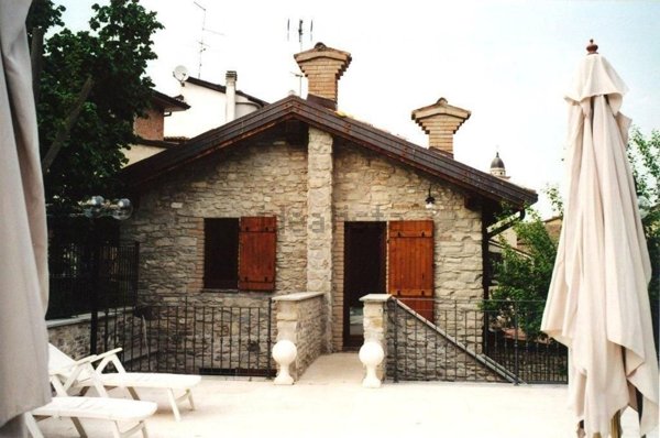 casa indipendente in vendita ad Alta Val Tidone in zona Nibbiano