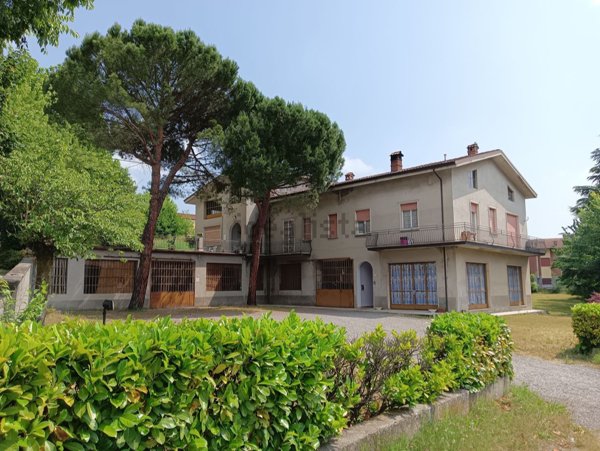 casa indipendente in vendita ad Alta Val Tidone in zona Nibbiano