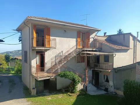 casa indipendente in vendita ad Alta Val Tidone