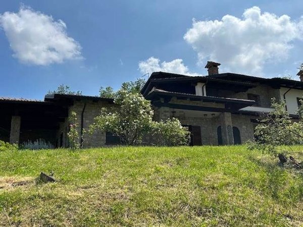 casa indipendente in vendita ad Alta Val Tidone