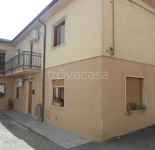 casa indipendente in vendita ad Alta Val Tidone