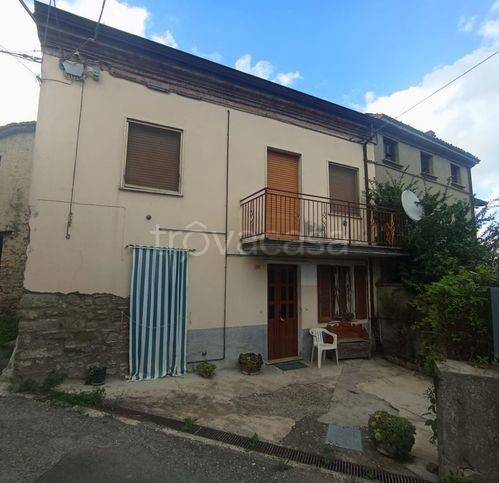 casa indipendente in vendita ad Alta Val Tidone