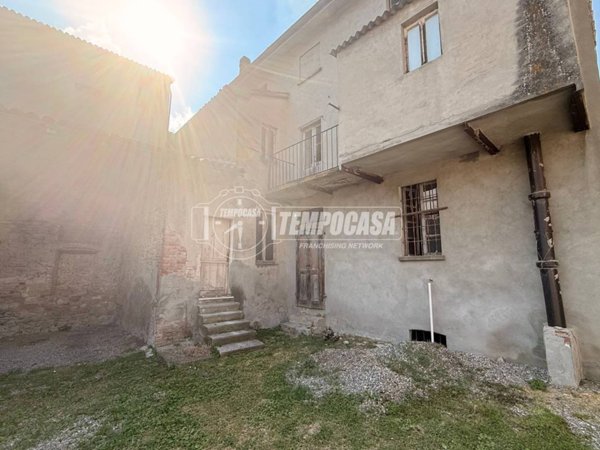 casa indipendente in vendita ad Alta Val Tidone in zona Trevozzo