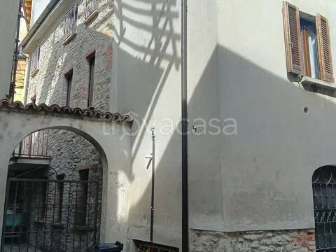 appartamento in vendita ad Alta Val Tidone in zona Nibbiano